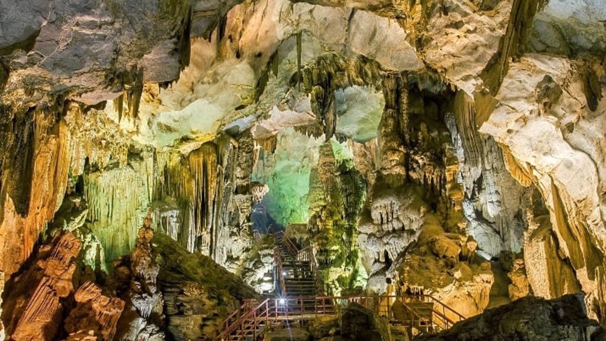 Thắng cảnh Động Tiên