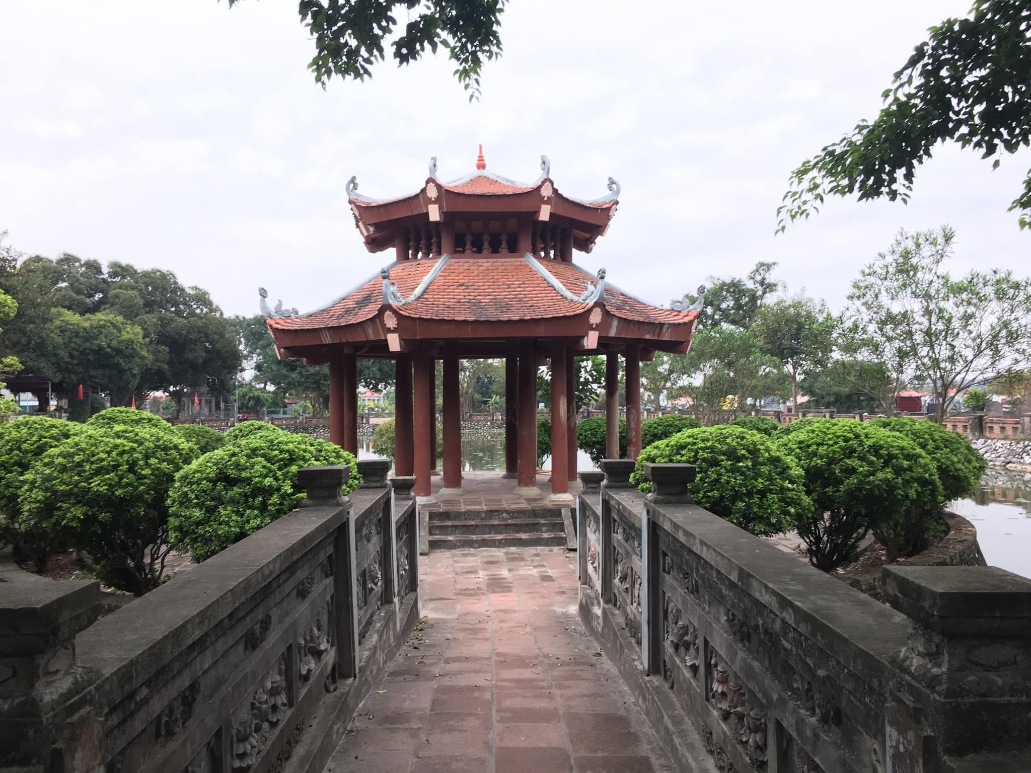 フーウン寺（Đền Phù Ủng）