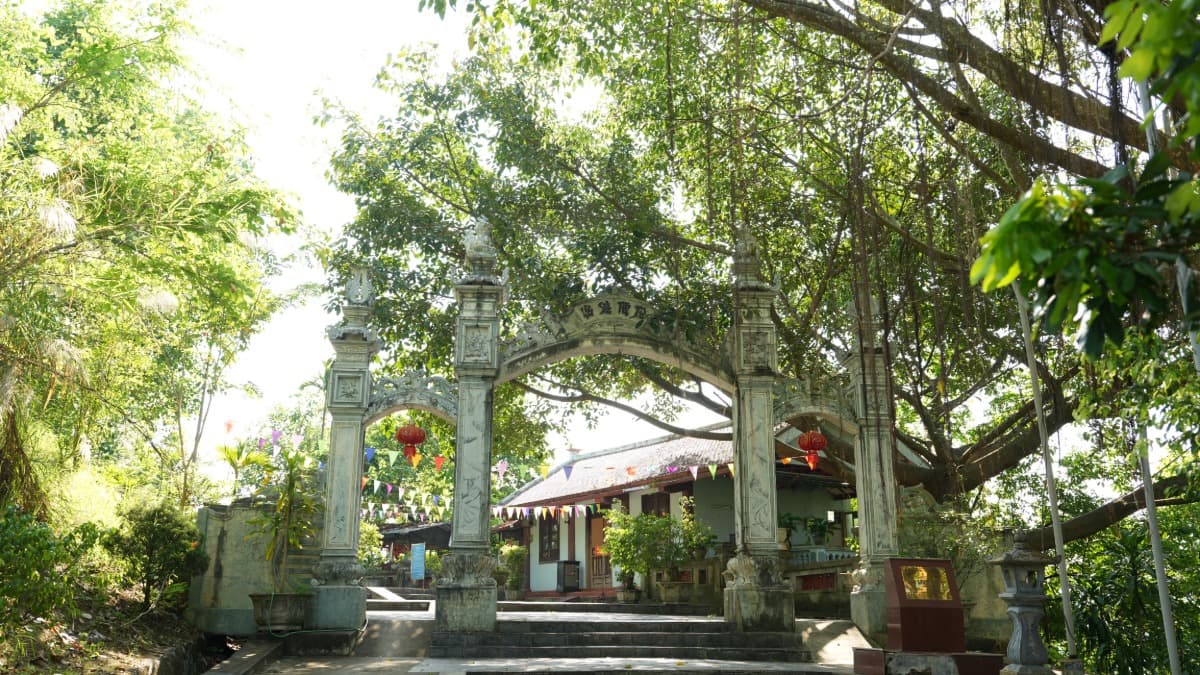 Temple Linh Son Thuy Tu - ảnh địa điểm 2