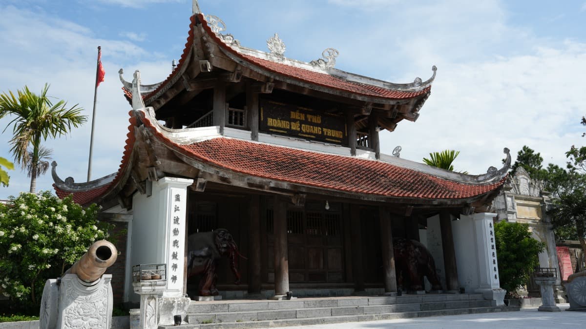クアンチュン皇帝廟（Đền Thờ Hoàng Đế Quang Trung）