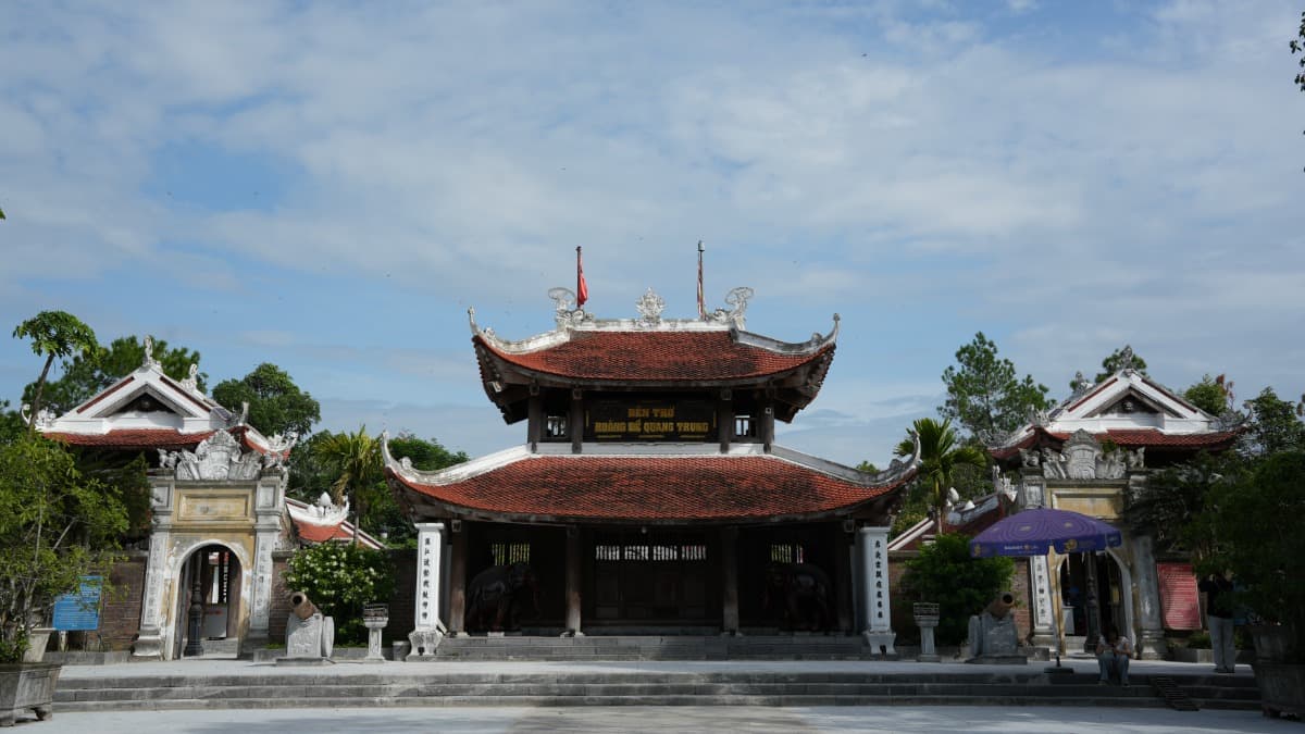 Temple de l'Empereur Quang Trung - ảnh địa điểm 2