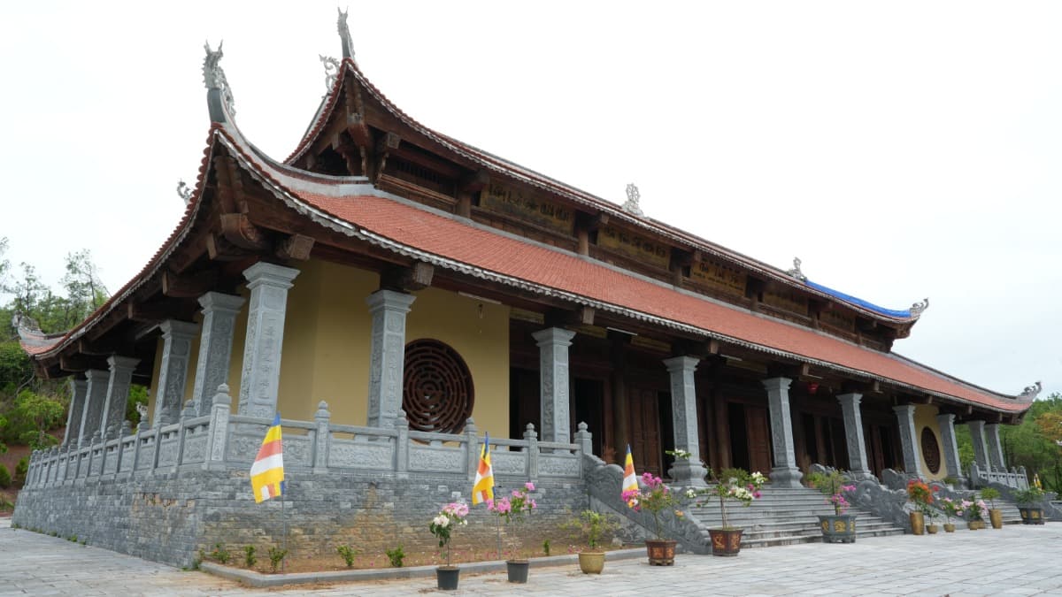 リンソン寺（Chùa Linh Sơn）