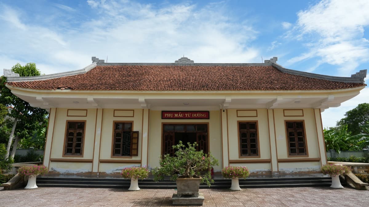 Nhà tưởng niệm Lê Hồng Phong