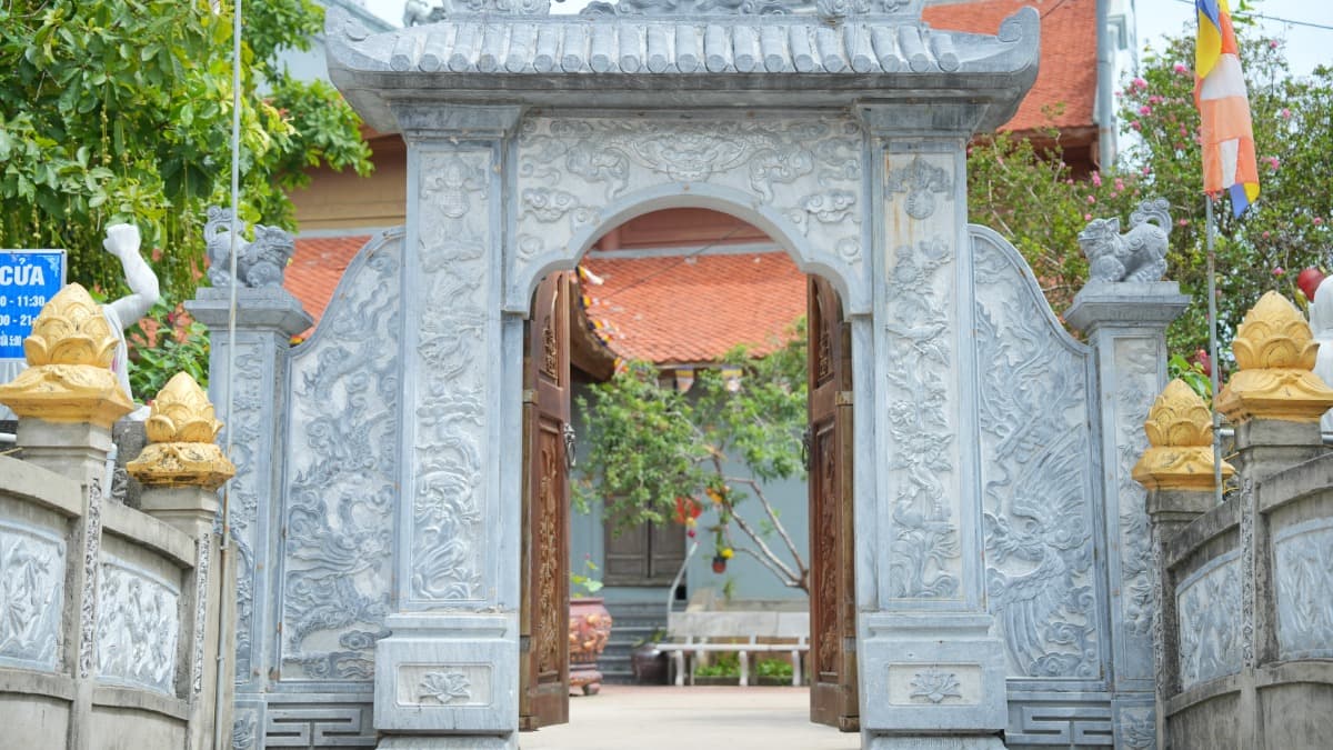 ドンイエン古寺 (Đông Yên Cổ Tự)