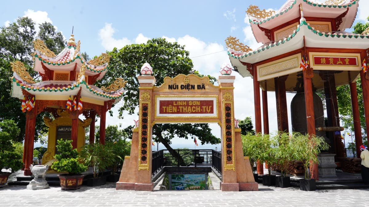 Chùa Linh Sơn Thiên Thạch  - ảnh địa điểm 5
