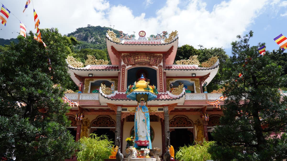 Chùa Linh Sơn Thiên Thạch  - ảnh địa điểm 3