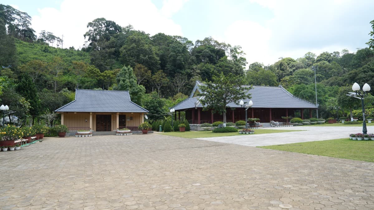 Tượng đài Lao Khô - ảnh địa điểm 5