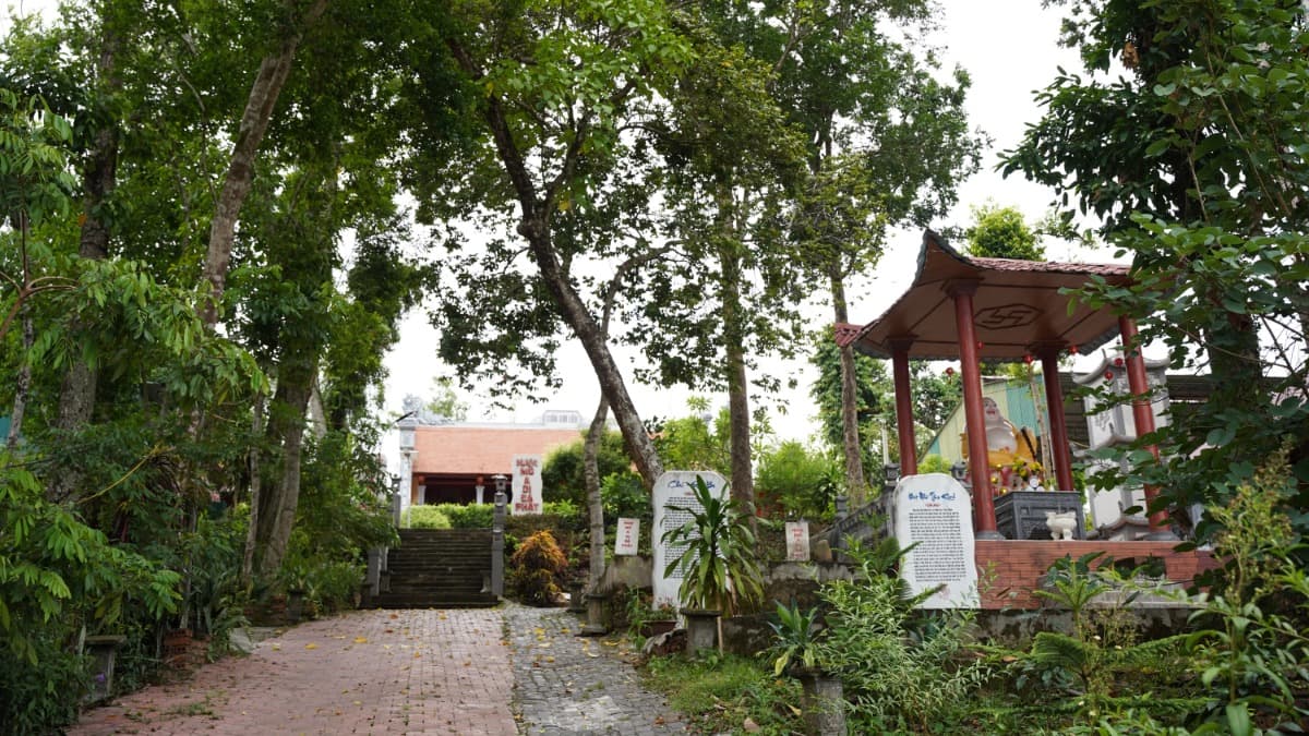 Kim Lien Pagoda - location photo 4