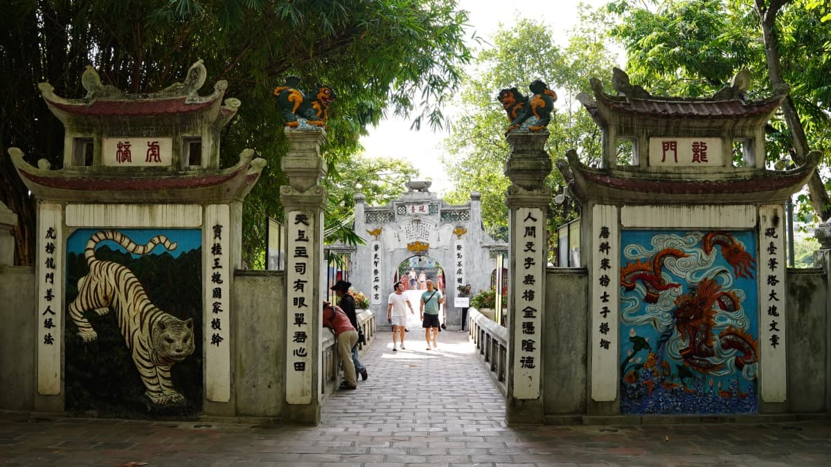 Hồ Hoàn Kiếm (Lago della Spada Restituita) - ảnh địa điểm 4
