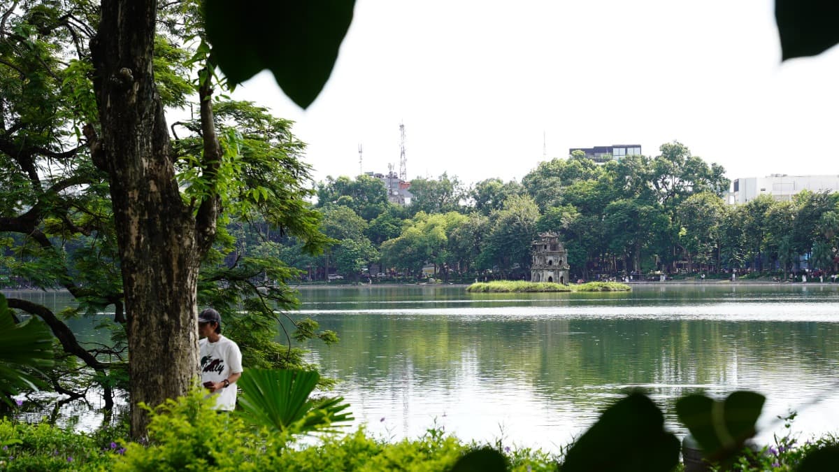 Hồ Hoàn Kiếm (Lago della Spada Restituita) - ảnh địa điểm 1