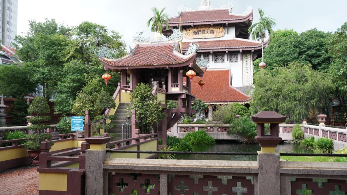 Nam Thiên Nhất Trụ