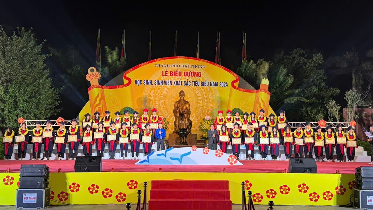 Trang Trinh Nguyen Binh Khiem Temple - location photo 5