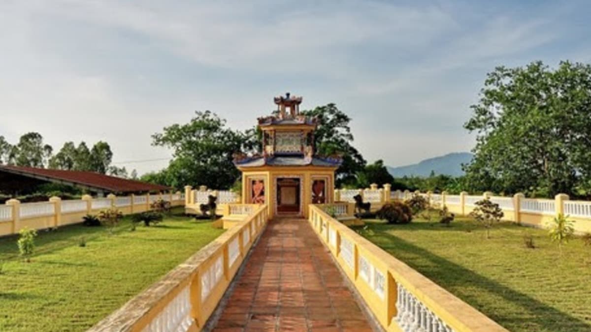 Thành Hoàng Đế - ảnh địa điểm 2
