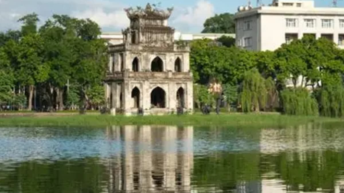 Hồ Hoàn Kiếm (Lago della Spada Restituita) - ảnh địa điểm 2