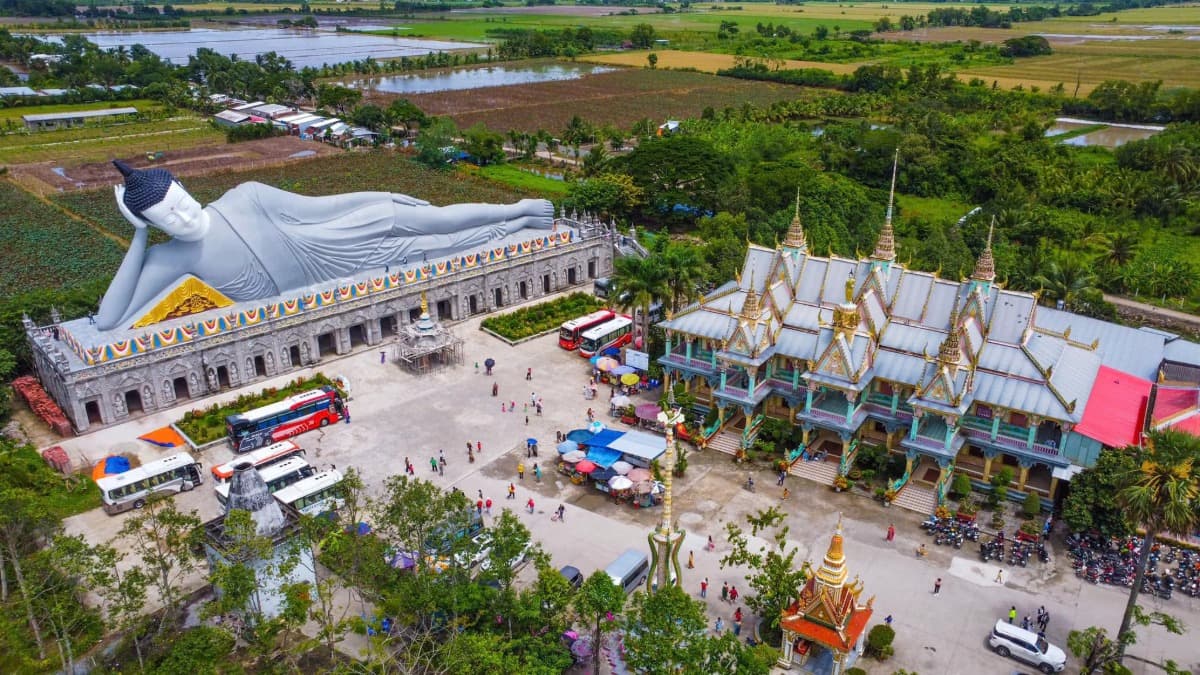 Pagode Wat Pătum Wôngsa Som Rong - ảnh địa điểm 6