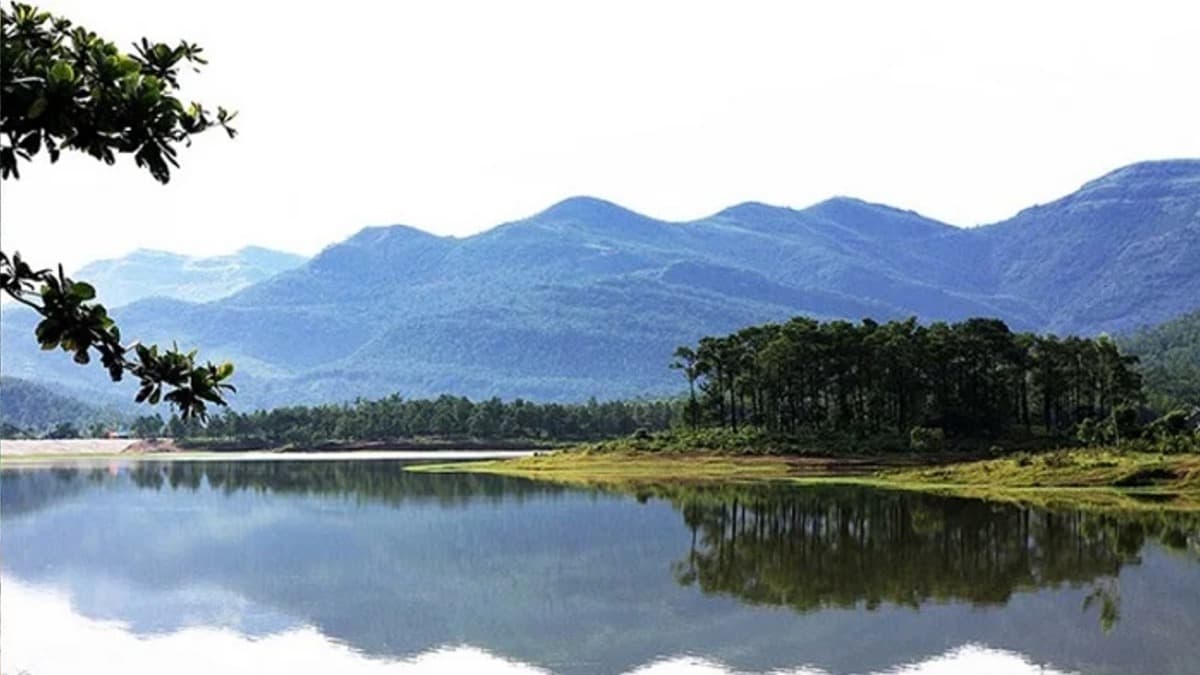 Yen Trung Lake