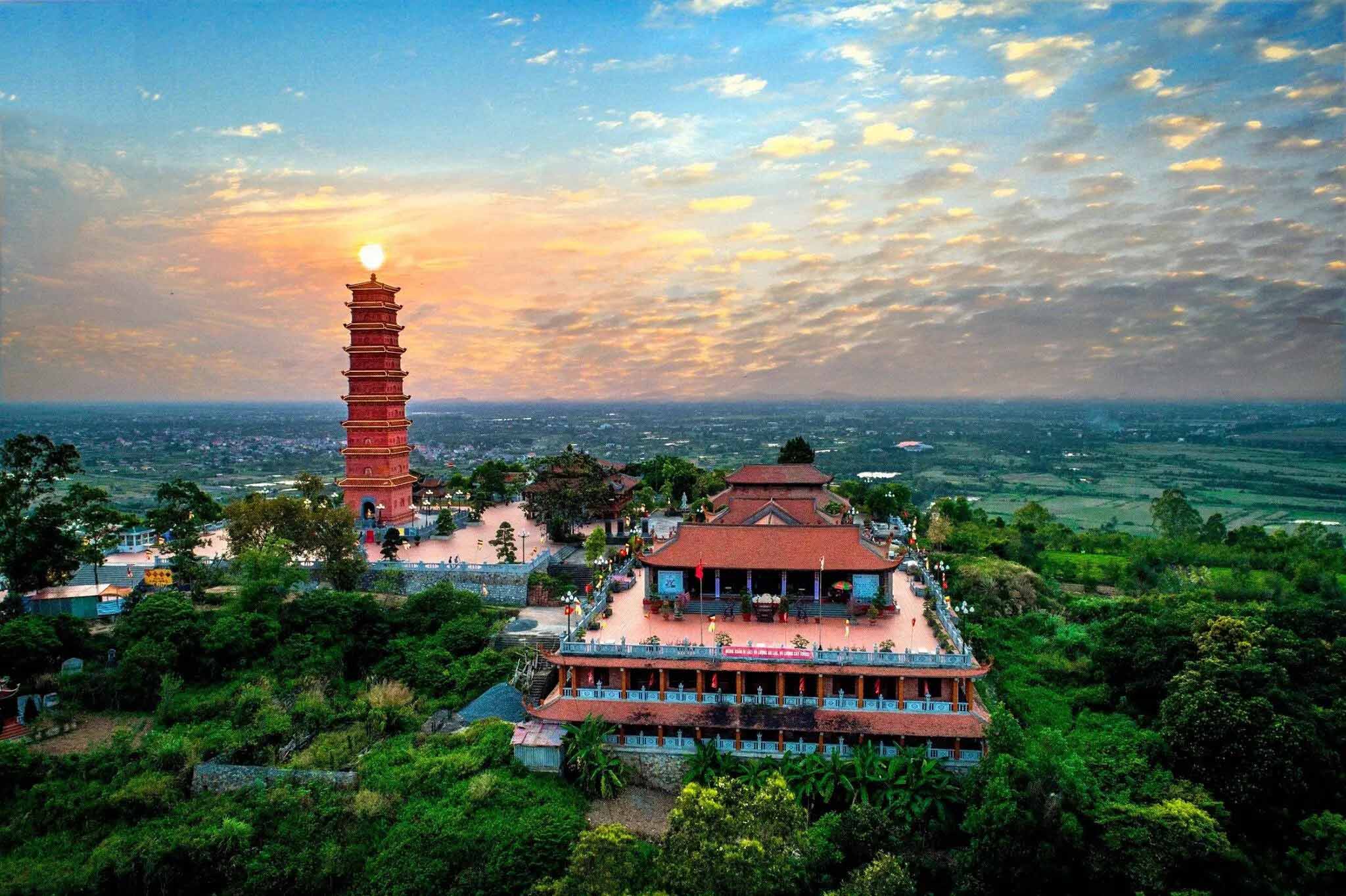 トゥオンロン塔（Tháp Tường Long）
