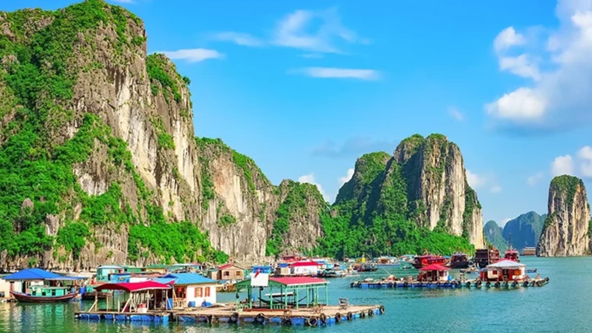 Cua Van Floating Village