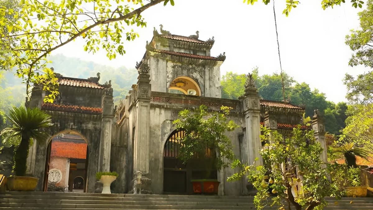바찌에우 사원 유적지 (Khu di tích Đền Bà Triệu)