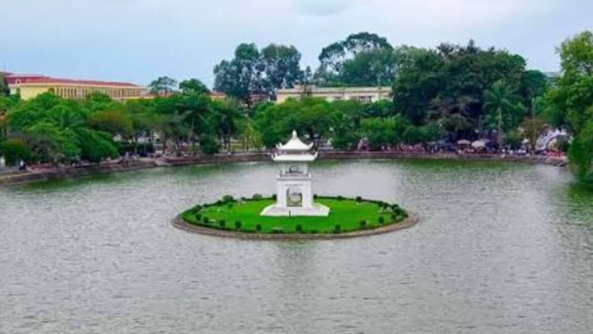 Hồ Bán Nguyệt - ảnh địa điểm 2