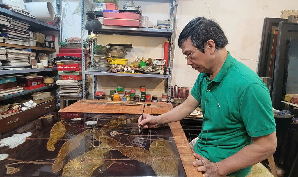 Người họa sĩ tôn vinh vẻ đẹp áo dài và phong cảnh Việt qua nghệ thuật sơn mài