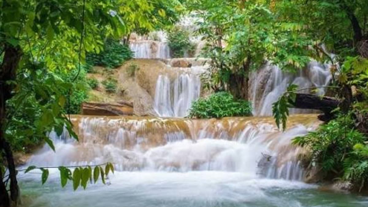 Mua Roi Waterfall