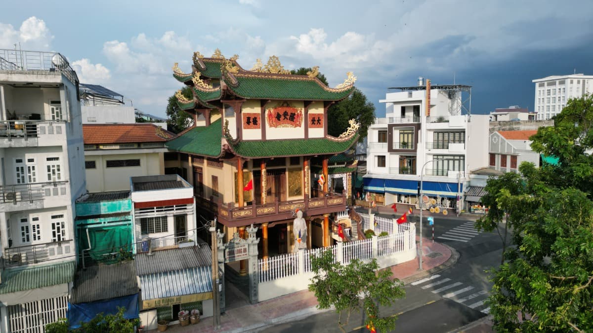 롱안 사원 (Chùa Long Anh)