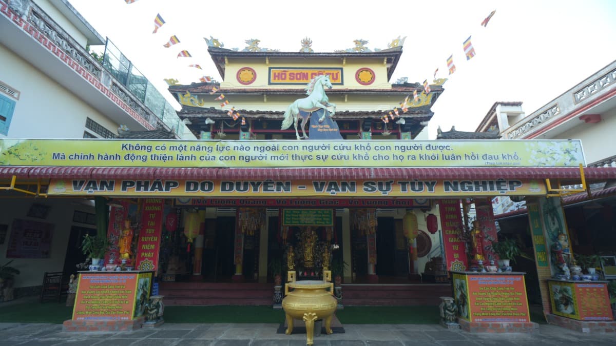 Hồ Sơn Cổ Tự
