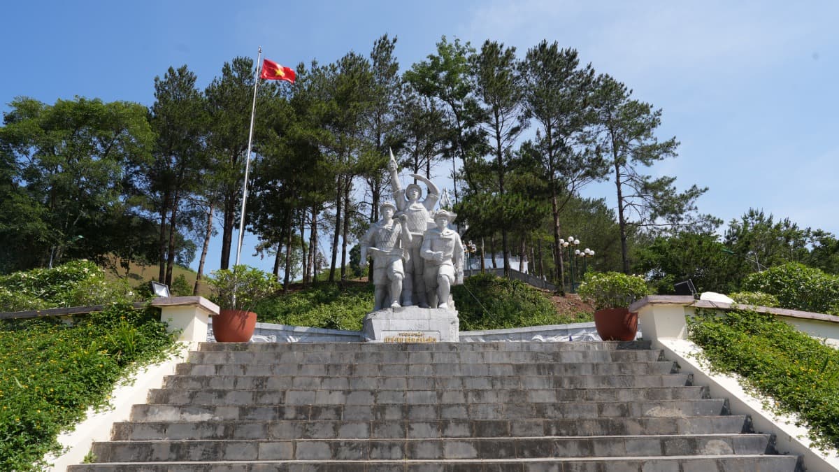 Tượng đài Thanh Niên Xung Phong